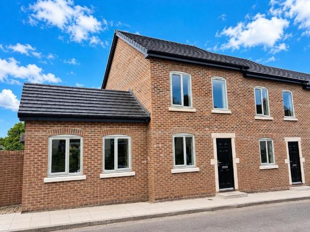 House for sale in Hurdsfield, Macclesfield