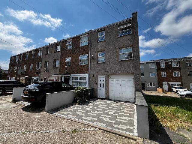 House for sale in Harold Hill, Greater London