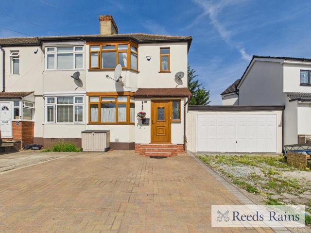 House for sale in Elm Park, Greater London