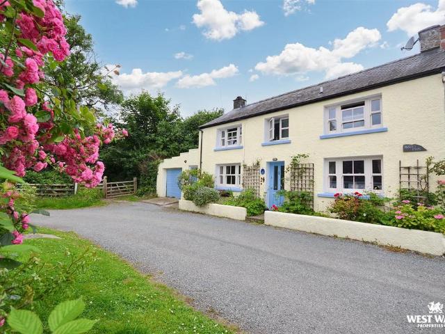 House for sale in Dinas Cross