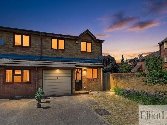 House for sale in London Borough of Ealing, Perivale