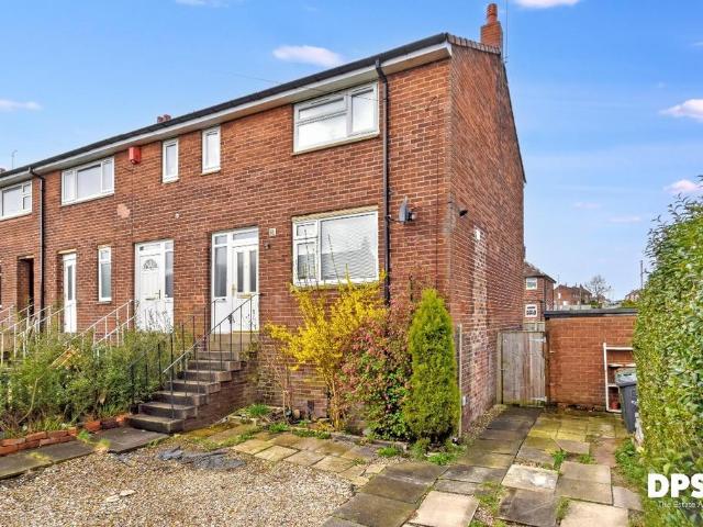 House for sale in Gildersome, West Yorkshire
