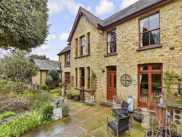 House for sale in Upton, Acol