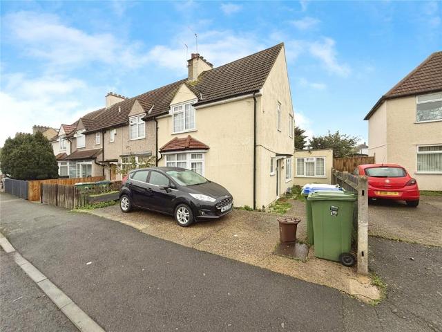 House for sale in Barnes Cray, Greater London