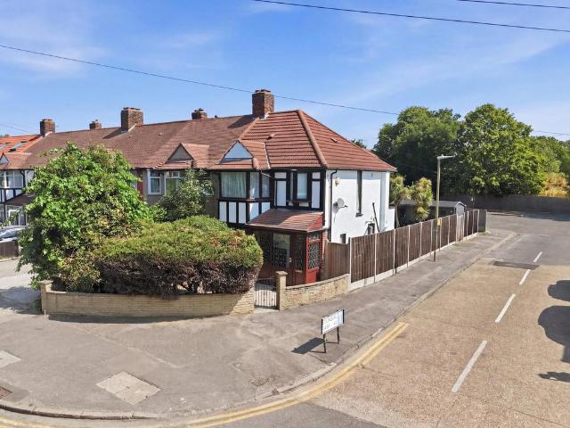 House for sale in London Borough of Merton, Mitcham