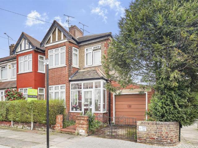 House for sale in Scotch Estate, Greater London