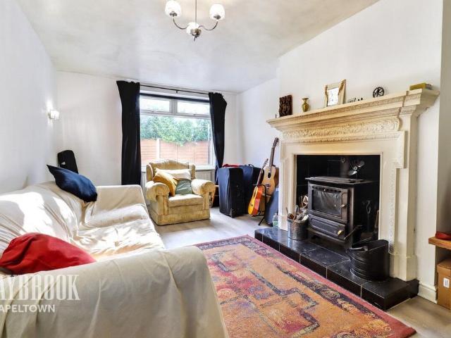 House for sale in Sheffield Lane Top, Firth Park