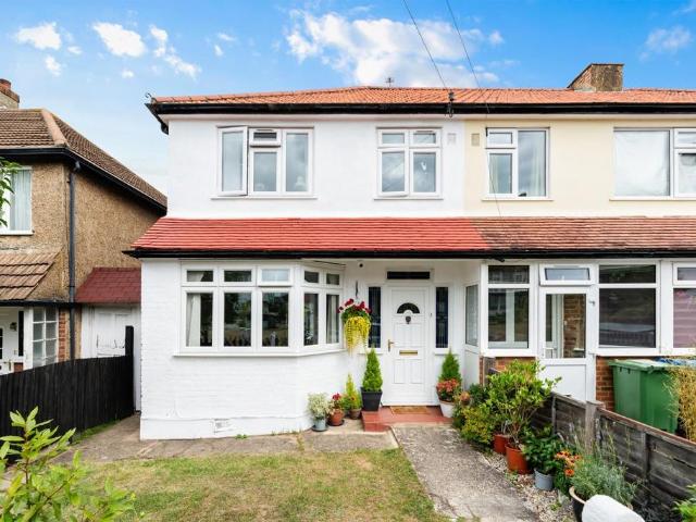 House for sale in Chessington, Hook