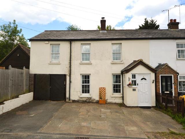 House for sale in Heol-las, Surrey
