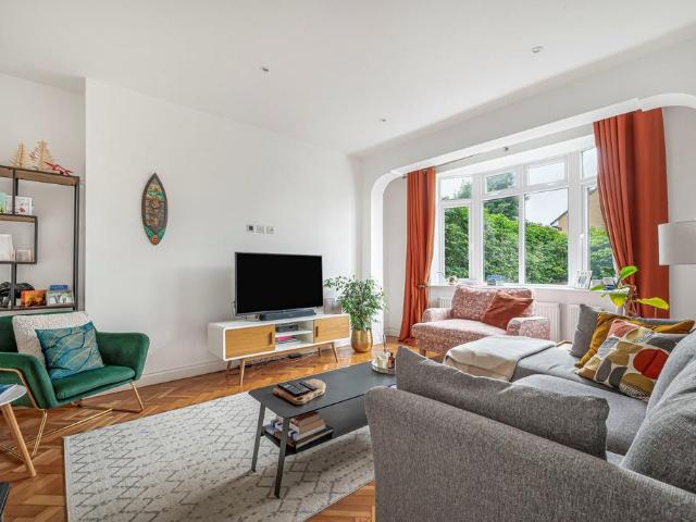 House for sale in London Borough of Merton, Mitcham
