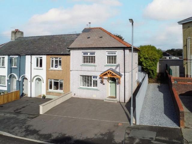 House for sale in Cimla, Neath