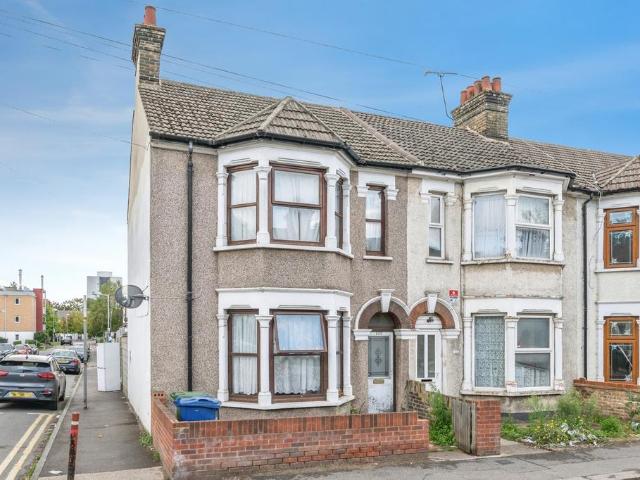 House for sale in Little Thurrock, Grays
