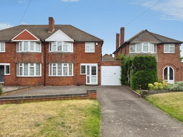 House for sale in Gun Hill, Warwickshire