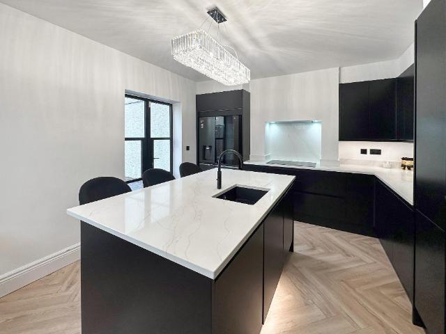 House for sale in Hillview, Surrey