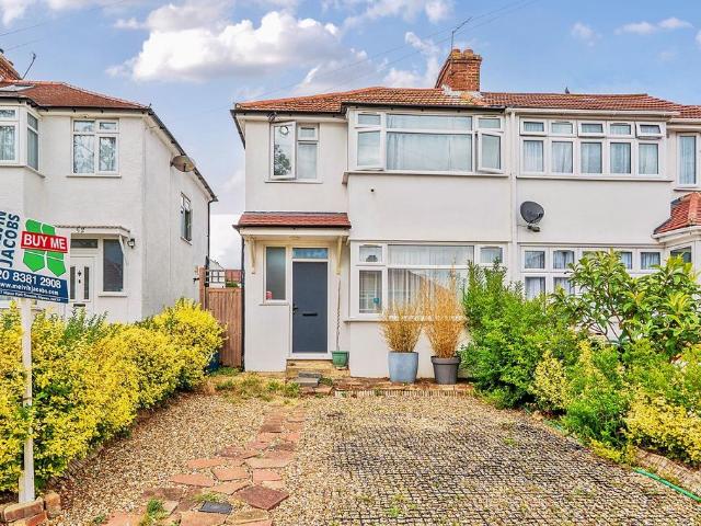 House for sale in South Stanmore, Greater London