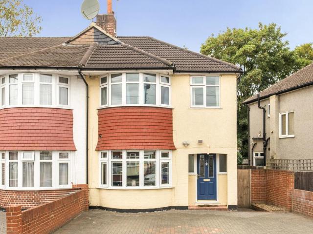 House for sale in London Borough of Merton, Mitcham