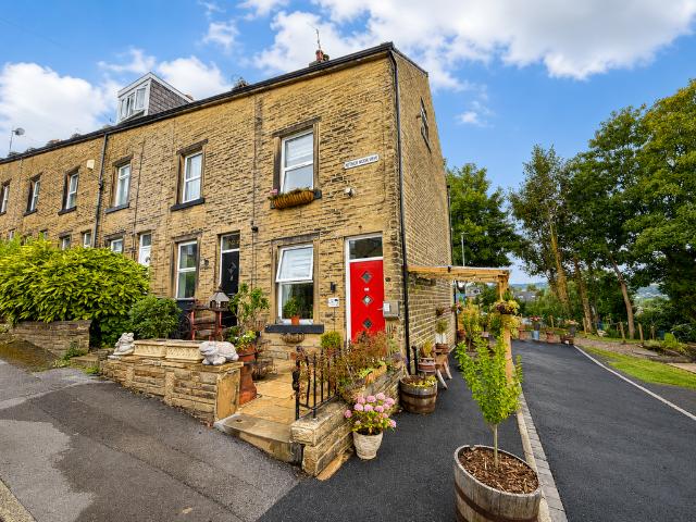 House for sale in Priestthorpe, Bradford