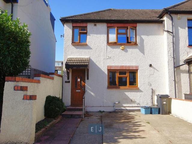 House for sale in South Woodford, Greater London