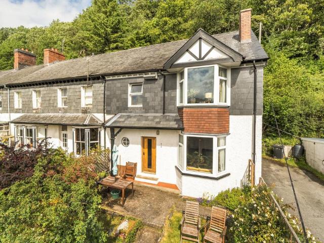 House for sale in Llanidloes, Wales