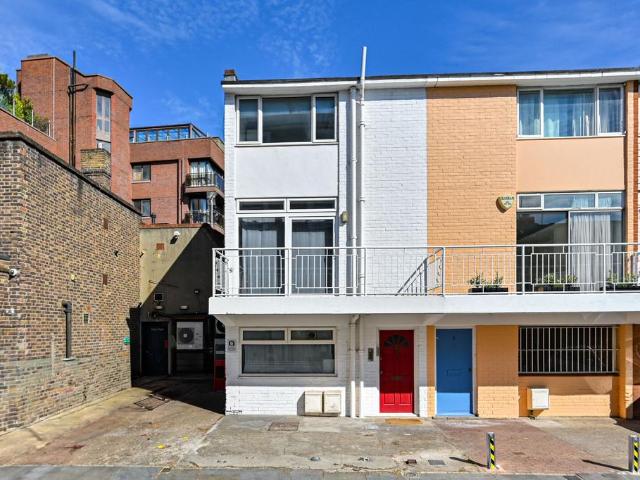 House for sale in Earl's Court, Greater London