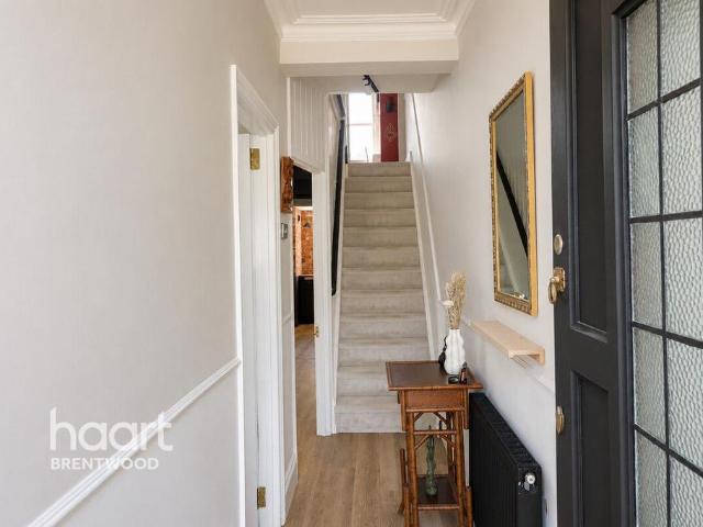 House for sale in Pilgrims' Hatch, Navestock Side