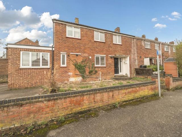 House for sale in Clewer Green, Windsor
