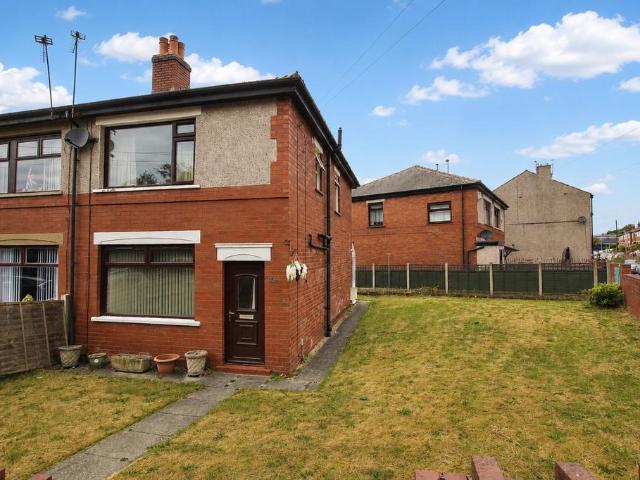 House for sale in Lower Place, Burnedge