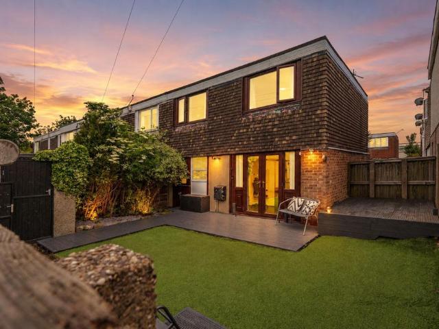 House for sale in Whinmoor, West Yorkshire