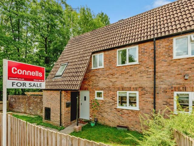 House for sale in Perryfields, West Sussex