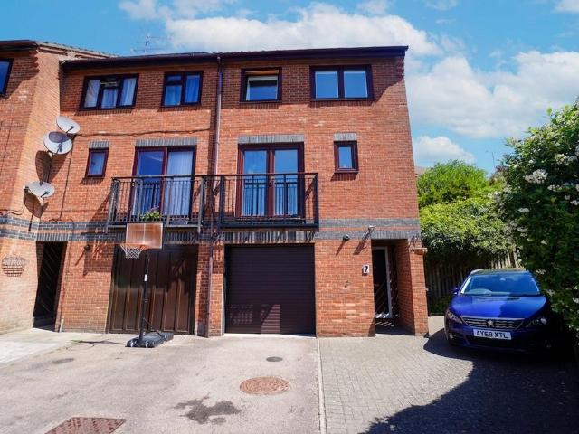 House for sale in Castlefield, Cressex