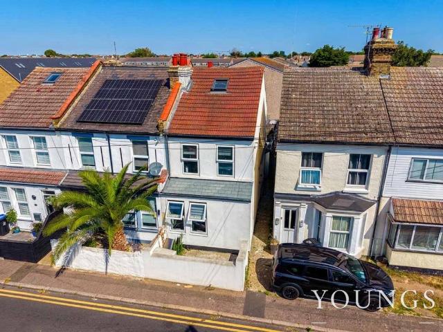 House for sale in North Shoebury, Alton Barnes