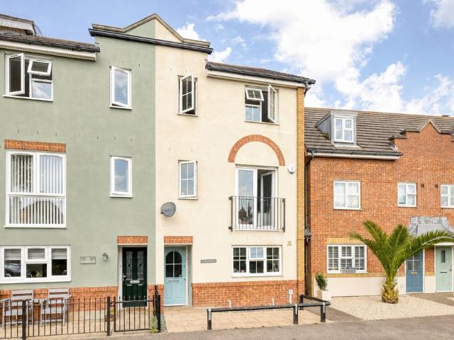House for sale in East Cliff, Acol