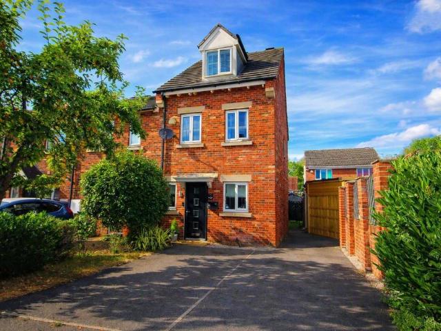 House for sale in Featherstone, North Featherstone