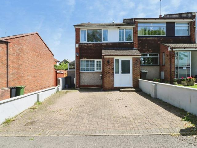 House for sale in Kingswood