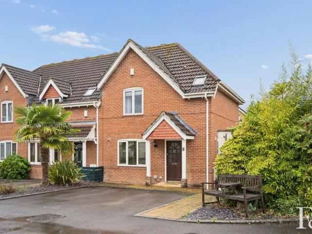 House for sale in Woodley