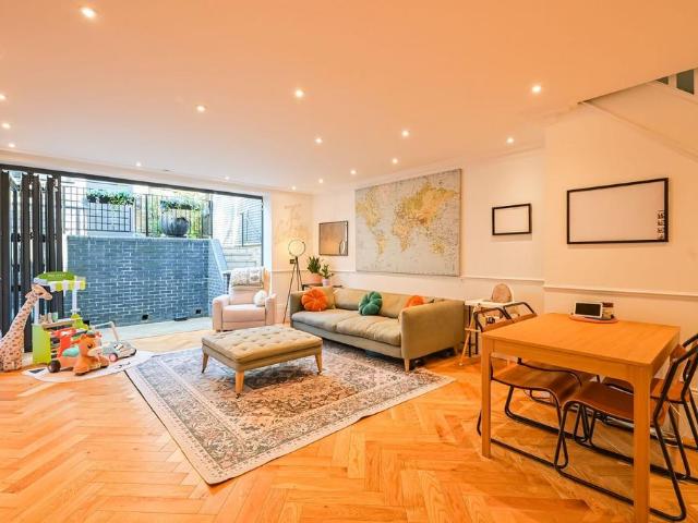 House for sale in Highbury, Greater London