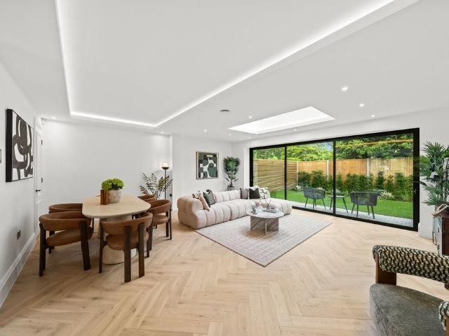 House for sale in Brondesbury, Greater London