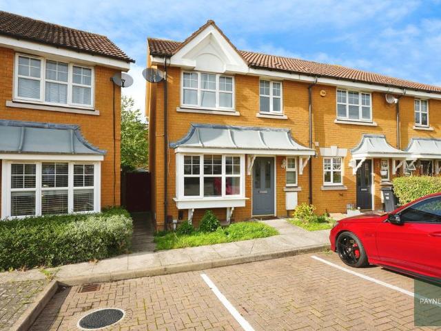 House for sale in Newbury Park, Greater London
