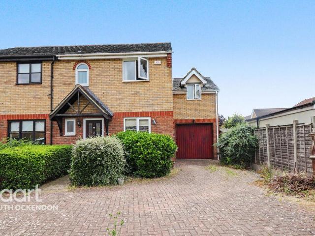 House for sale in South Ockendon, Essex
