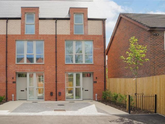 House for sale in Georgia, Greater Manchester