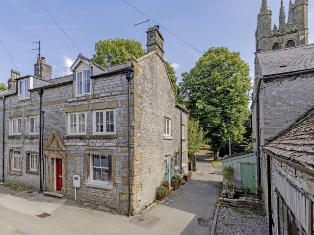 House for sale in Froggatt, East Midlands
