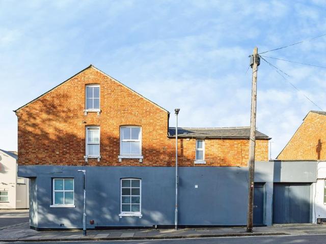 House for sale in Semilong, Northampton