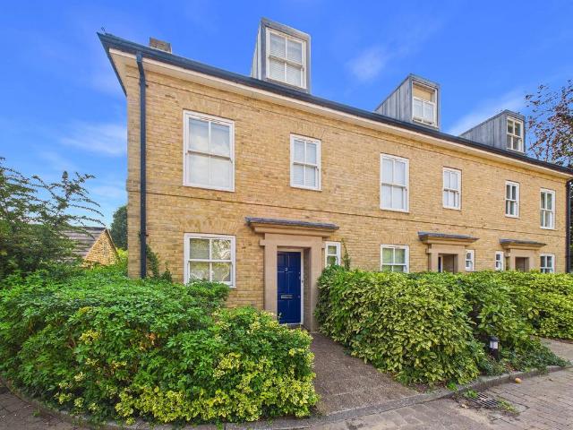 House for sale in Harrow On The Hill, Greater London