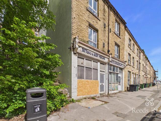 House for sale in Huddersfield, West Yorkshire