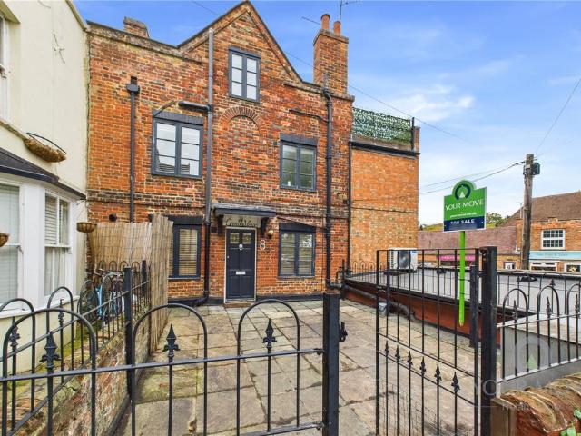 House for sale in Buckingham, Buckinghamshire