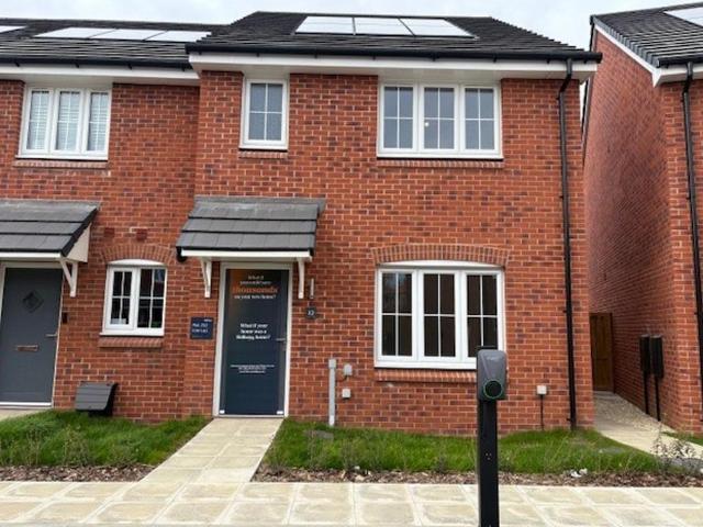 House for sale in Hunts Grove, Stroud
