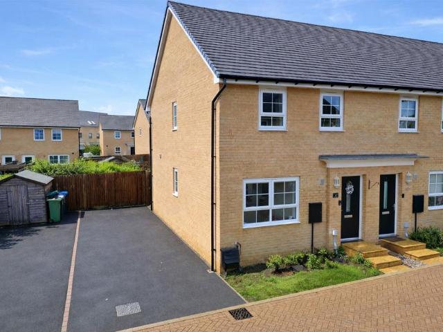 House for sale in Eagle Farm, Wavendon