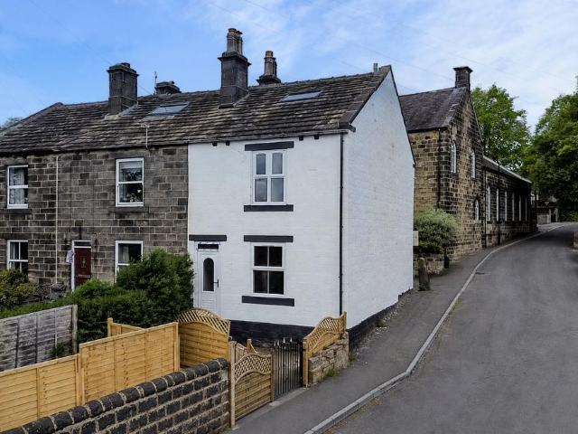House for sale in Farsley, West Yorkshire