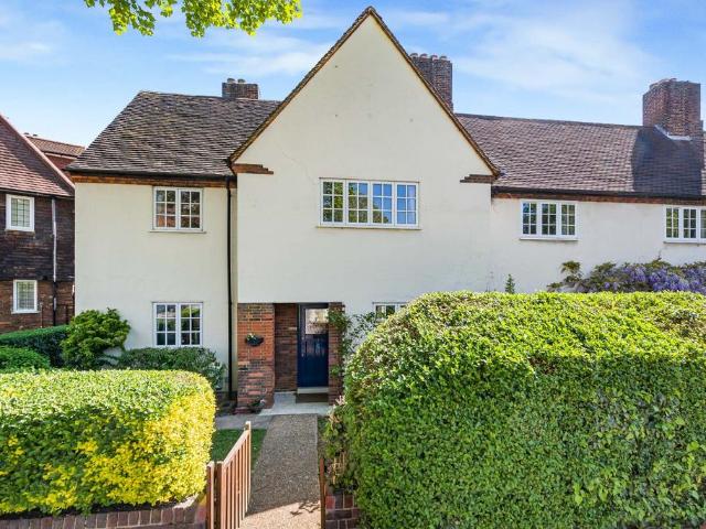 House for sale in Well Hall, Greater London