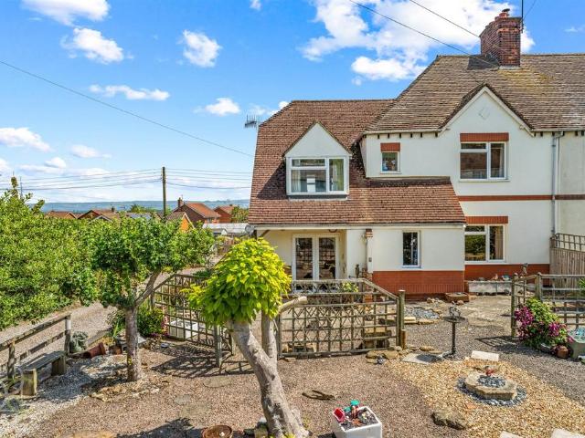 House for sale in Crookhill, Worcestershire